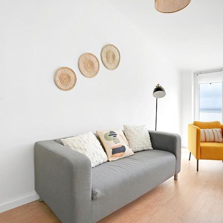 Sunny 2 Bedroom Apartment In Almada - Balconies With River View Экстерьер фото