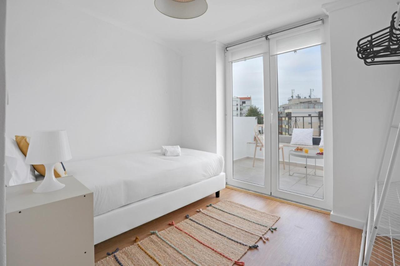 Sunny 2 Bedroom Apartment In Almada - Balconies With River View Экстерьер фото