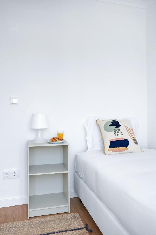 Sunny 2 Bedroom Apartment In Almada - Balconies With River View Экстерьер фото